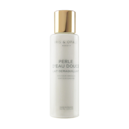 Perle d'eau sur fond blanc